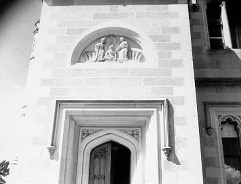 Government House View of door and carving above see also 301089 1959 TAHO
