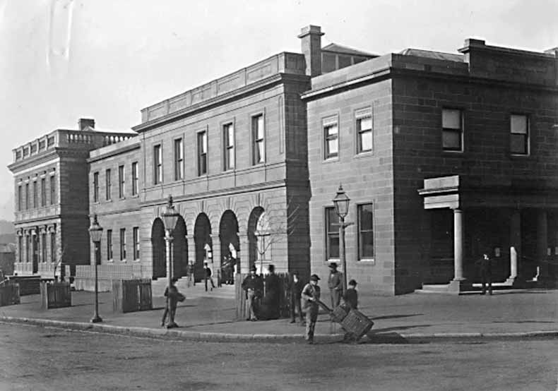 Post Office corner of Murray and Macquarie Streets, looking down Macquarie St, showing facade of the Public Buildings 1900 TAHO