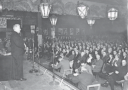 Prime Minister Lyons addressing a crowd in Brisbane, 1934 NAA
